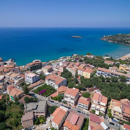 Delfino Hotell Marina di Camerota Exteriör bild