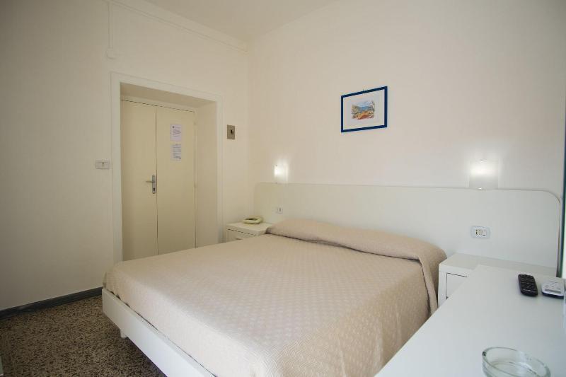 Delfino Hotell Marina di Camerota Exteriör bild