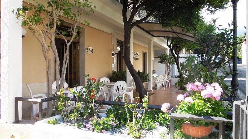 Delfino Hotell Marina di Camerota Exteriör bild