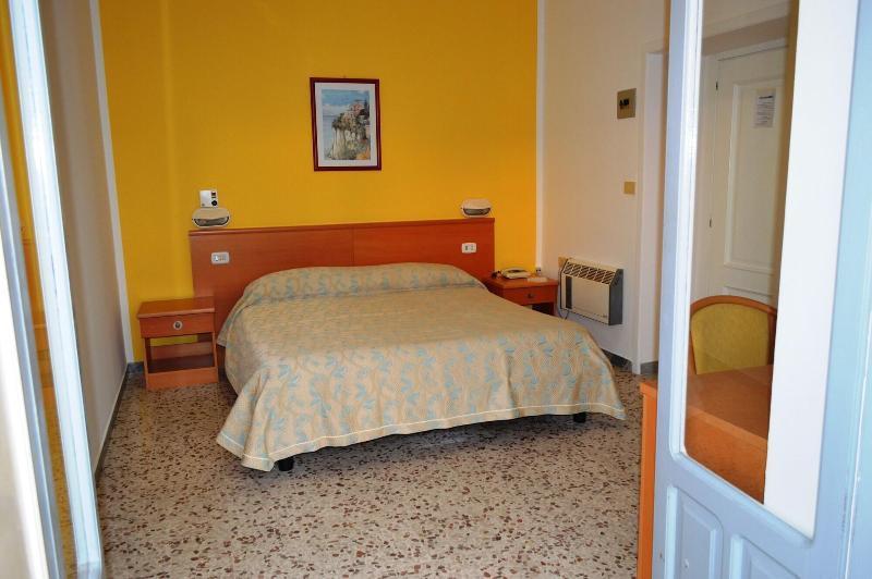 Delfino Hotell Marina di Camerota Exteriör bild