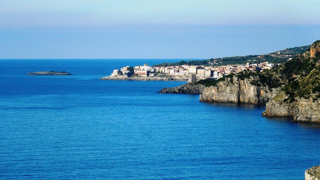Delfino Hotell Marina di Camerota Exteriör bild