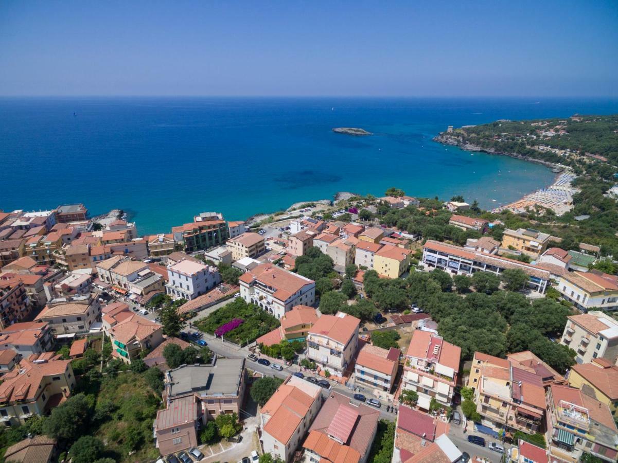 Delfino Hotell Marina di Camerota Exteriör bild