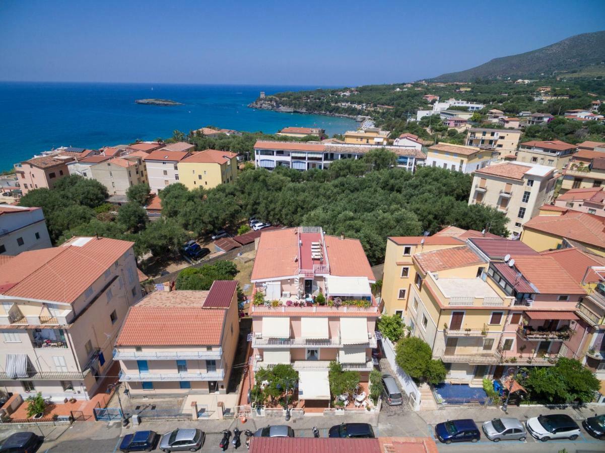 Delfino Hotell Marina di Camerota Exteriör bild